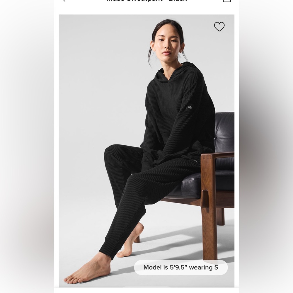 NWT! ALO Yoga Muse Sweatpant - black - Picture 5 of 8